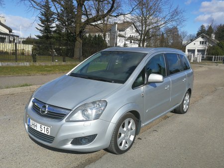 opel-zafira-2010m