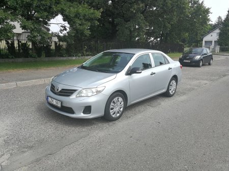 toyota-corola-2013m